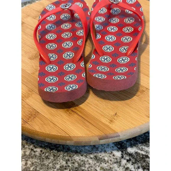 Tory Burch Red Logo Print Flip Flop Sandals Silver Tone Medallion Thong Shoes - Picture 3 of 8